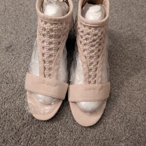 Elegant Cream Women's Sandals